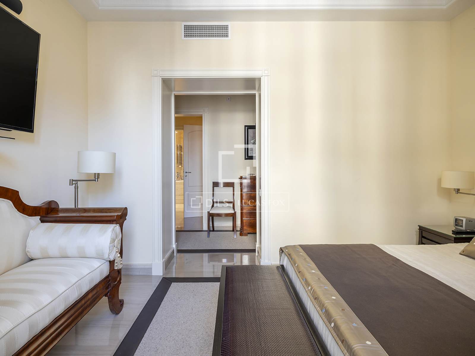 Apartamento en Barcelona, España 3 dormitorios, 213 m2 No. 196242