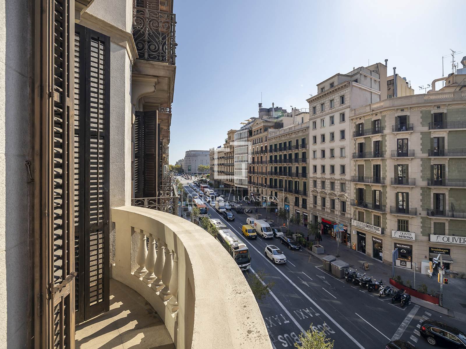 Apartamento en Barcelona, España 3 dormitorios, 213 m2 No. 196242