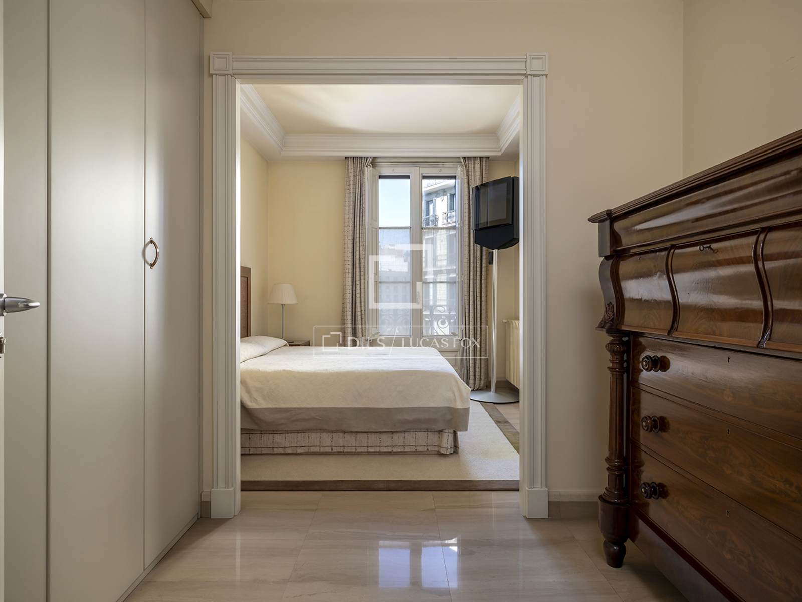 Apartamento en Barcelona, España 3 dormitorios, 213 m2 No. 196242