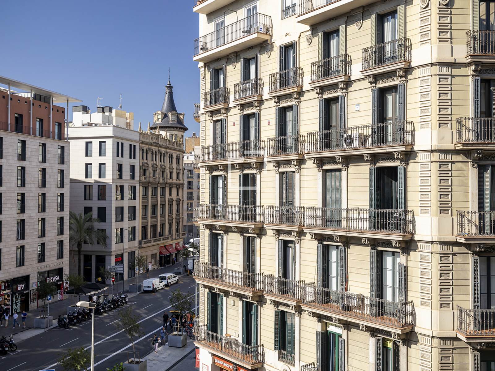 Apartamento en Barcelona, España 3 dormitorios, 213 m2 No. 196242