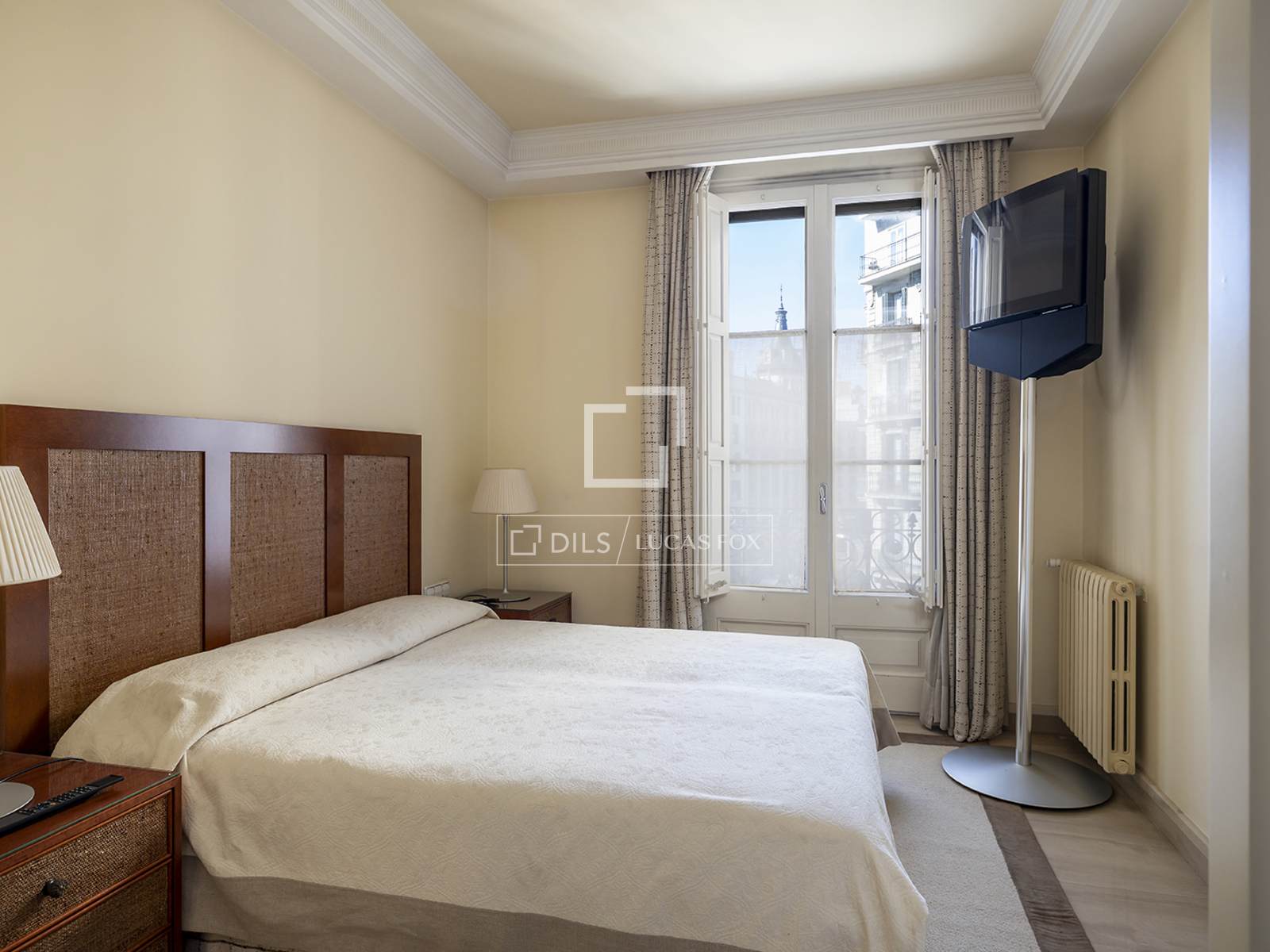Apartamento en Barcelona, España 3 dormitorios, 213 m2 No. 196242