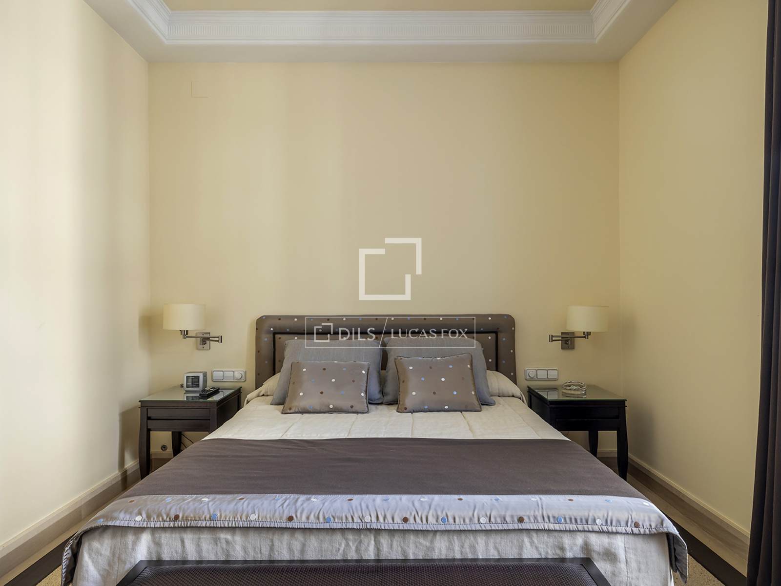 Apartamento en Barcelona, España 3 dormitorios, 213 m2 No. 196242