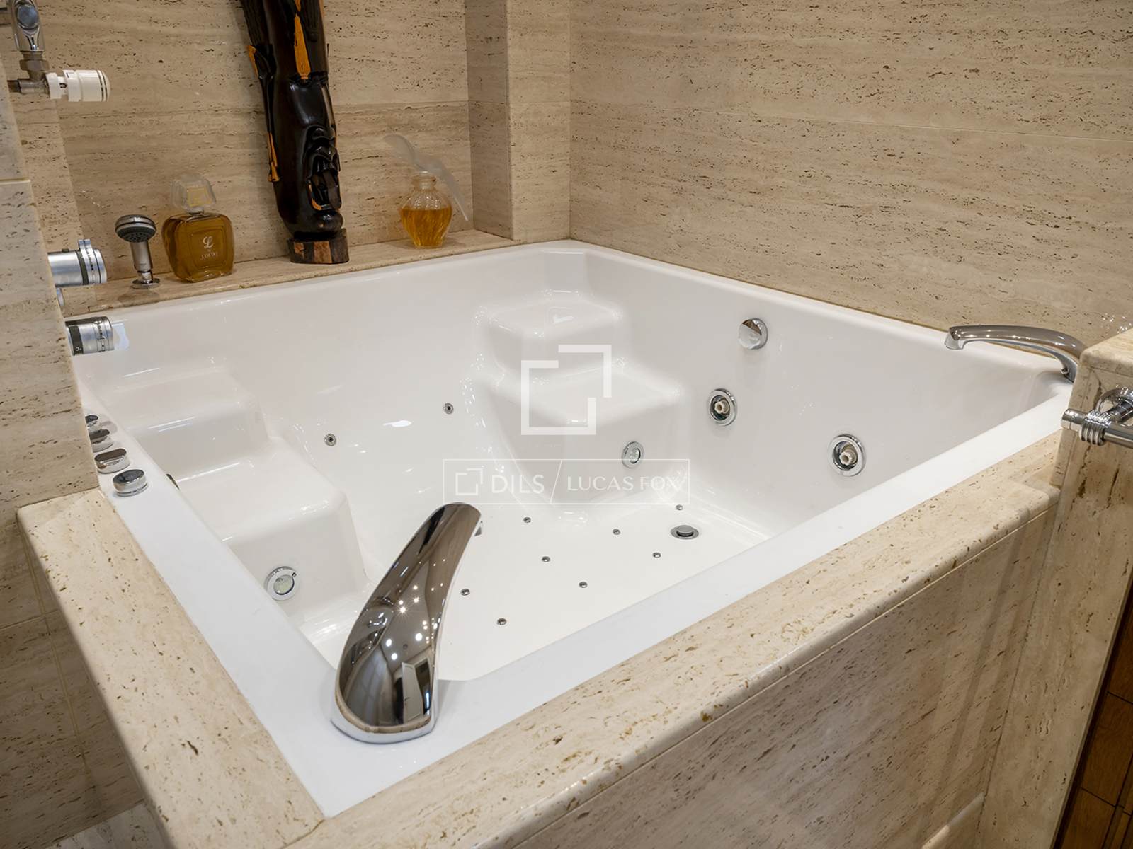 Apartamento en Barcelona, España 3 dormitorios, 213 m2 No. 196242