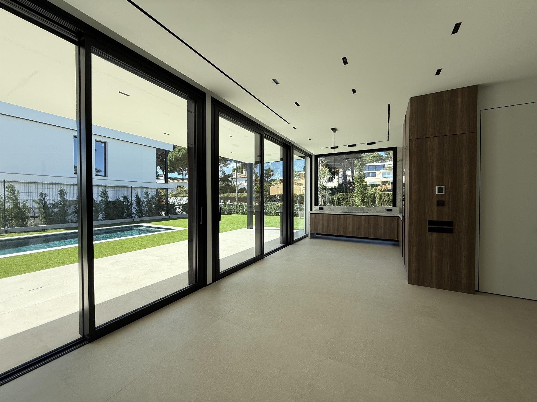 Talo Platja D'aro, Girona, Espanja 4 makuuhuonetta, 364 m2 No. 162997