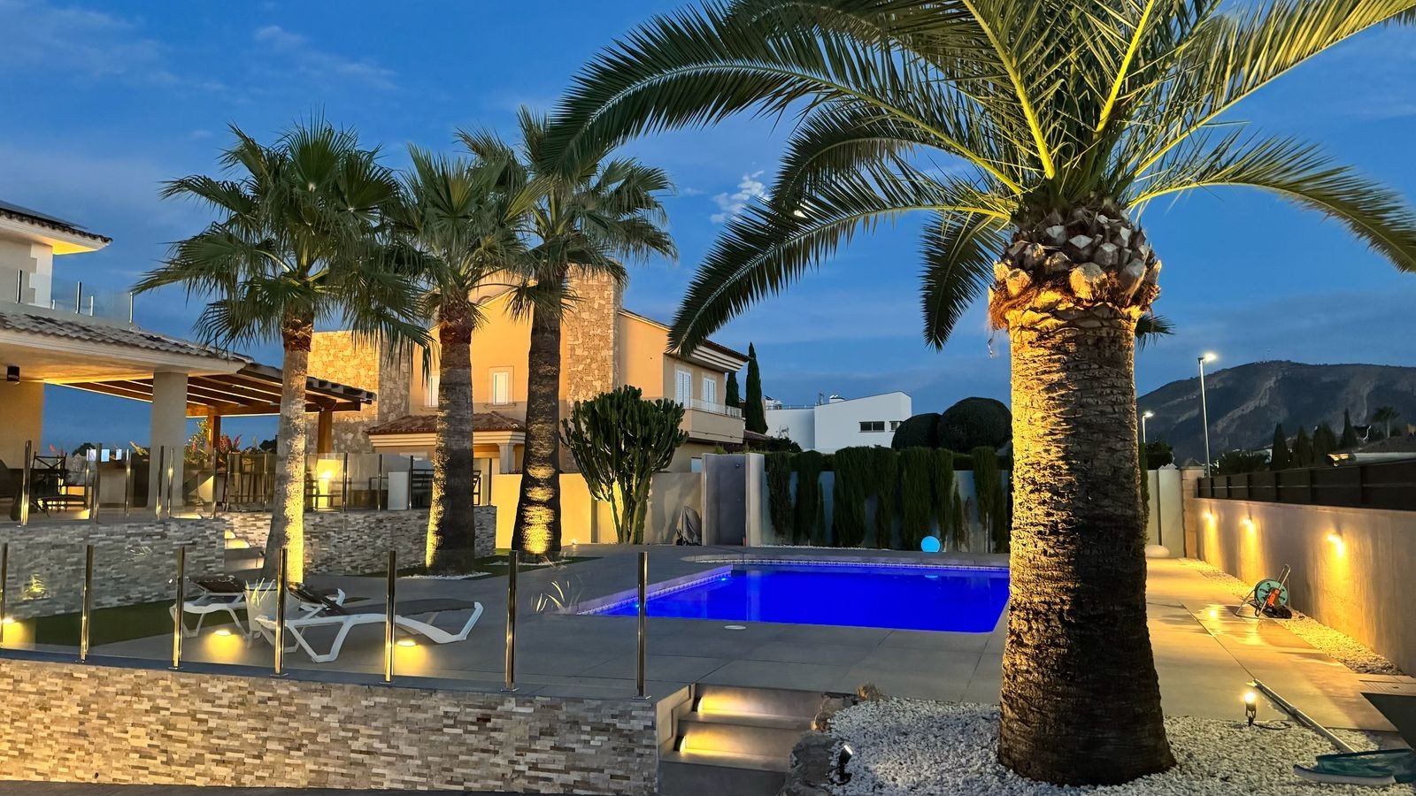 Villa i Albir, Alicante, Spanien 4 sovrum, 350 kvm. Nr. 179597