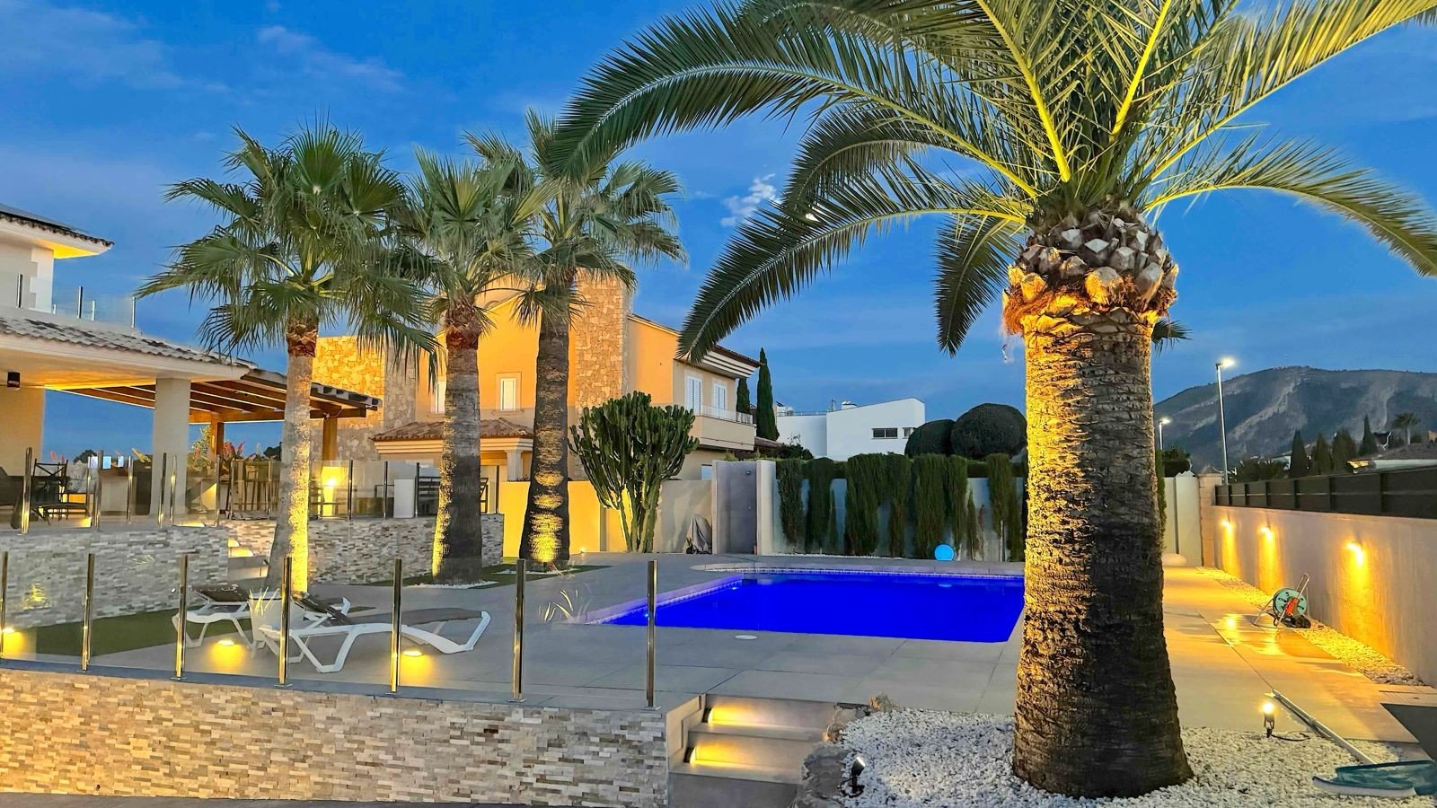Villa i Albir, Alicante, Spanien 4 sovrum, 350 kvm. Nr. 179597