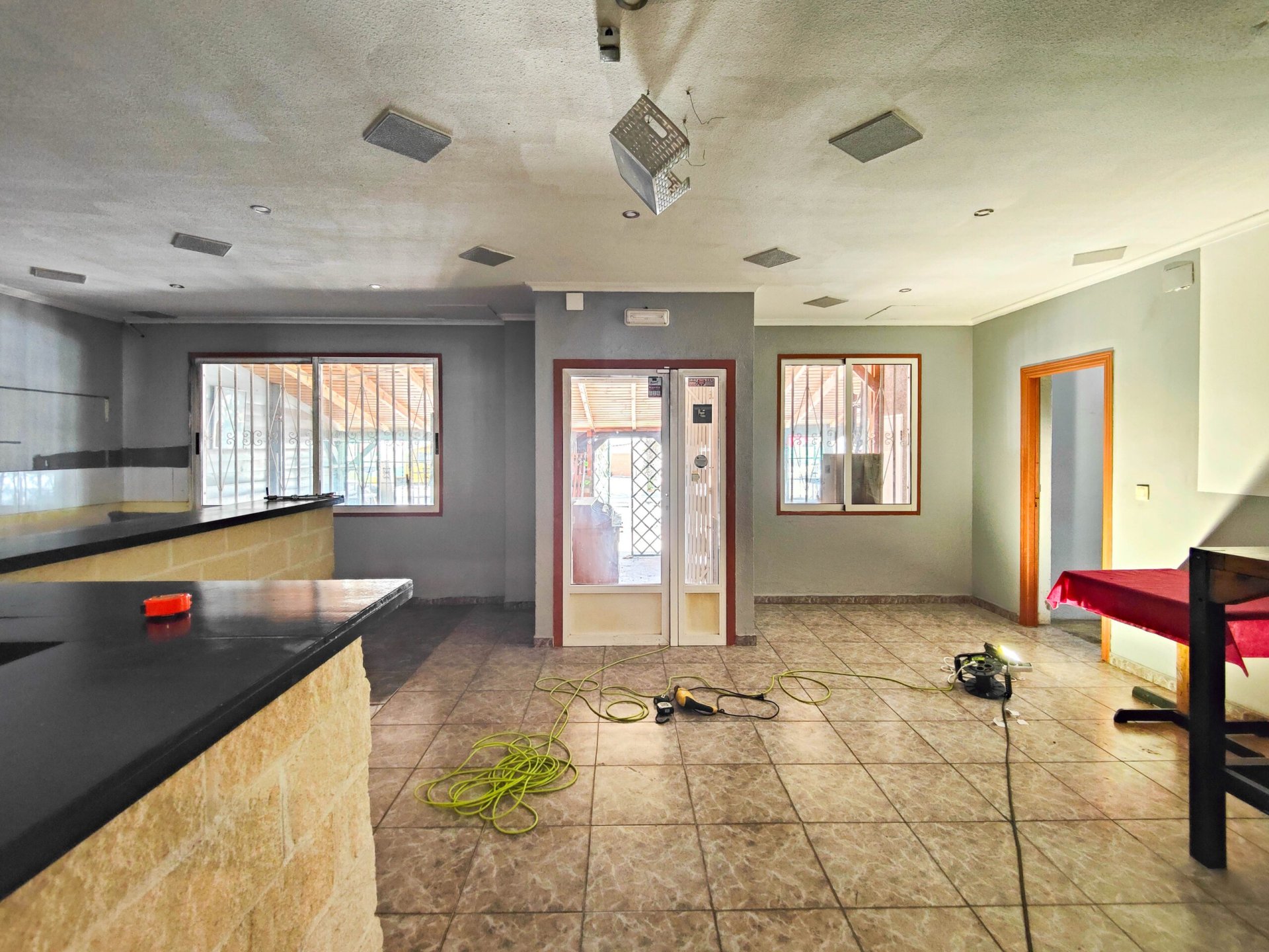 Liikekiinteistö Torrevieja, Alicante, Espanja 6 makuuhuonetta, 270 m2 No. 151829