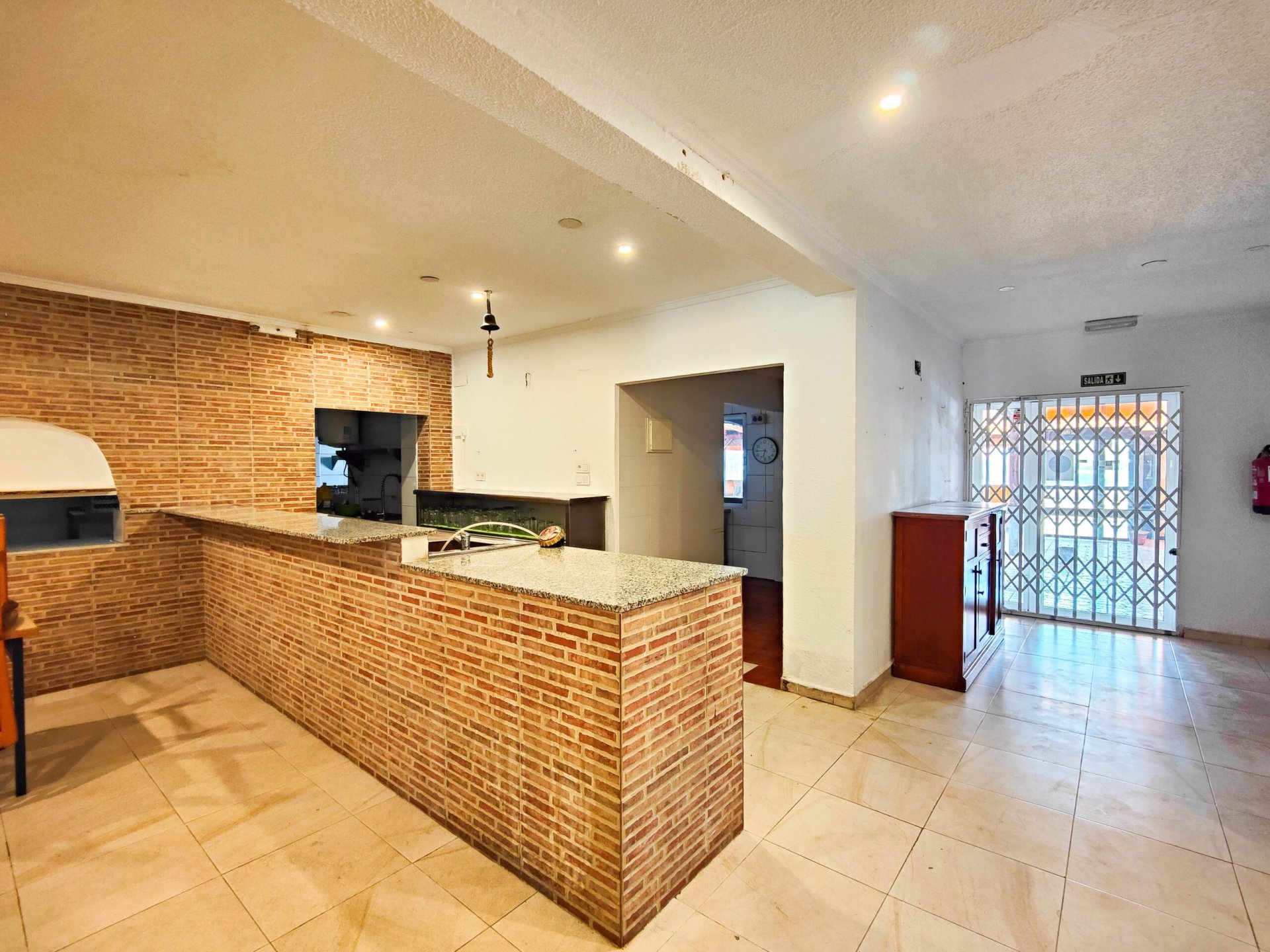 Liikekiinteistö Torrevieja, Alicante, Espanja 6 makuuhuonetta, 270 m2 No. 151829
