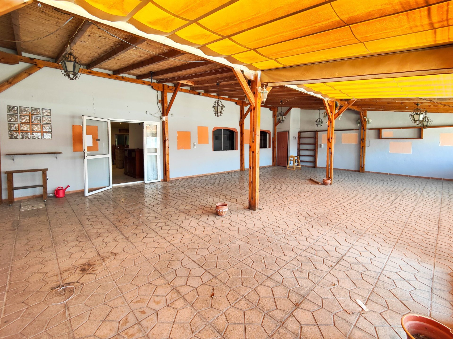 Liikekiinteistö Torrevieja, Alicante, Espanja 6 makuuhuonetta, 270 m2 No. 151829
