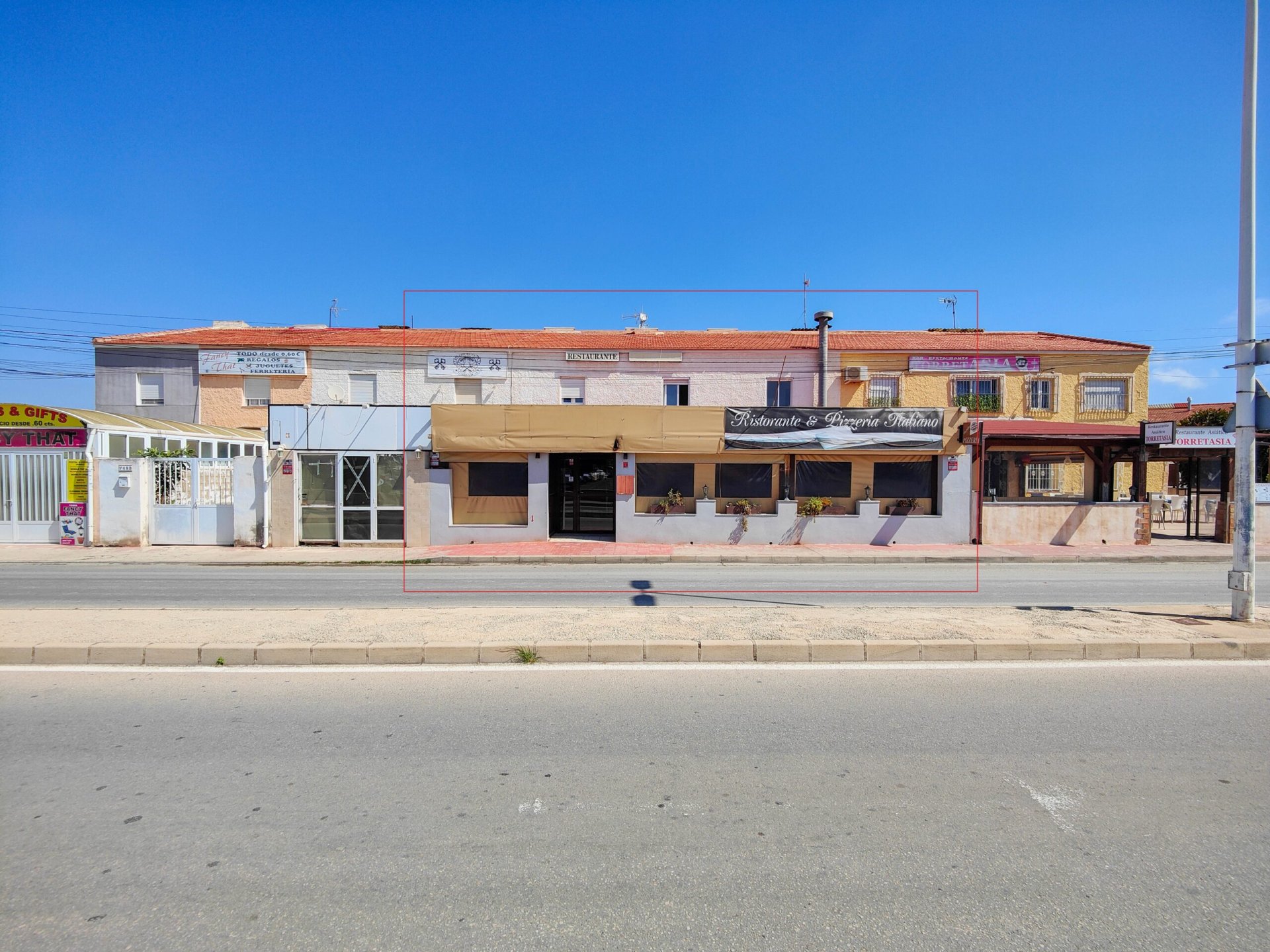 Liikekiinteistö Torrevieja, Alicante, Espanja 6 makuuhuonetta, 270 m2 No. 151829