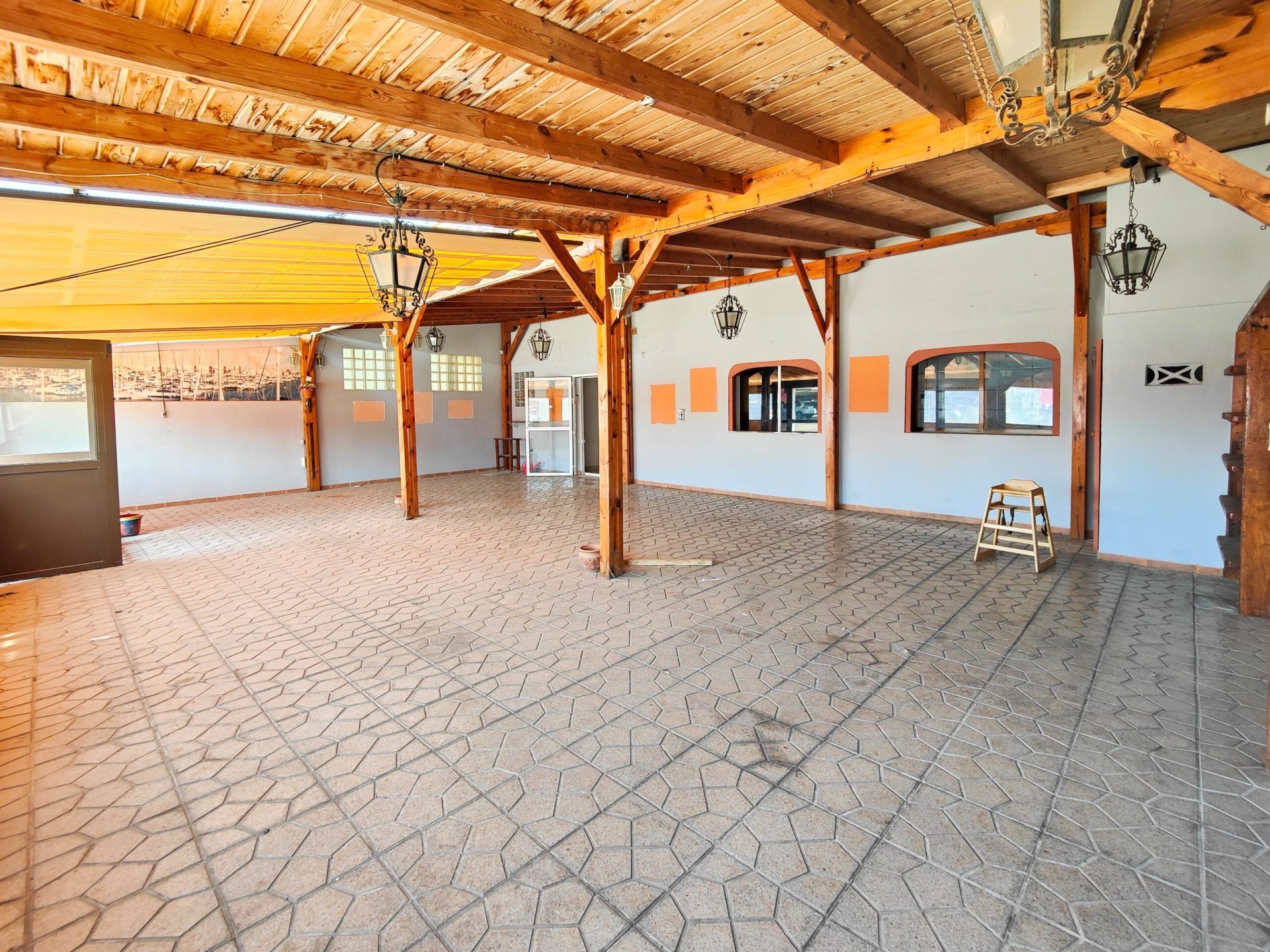 Liikekiinteistö Torrevieja, Alicante, Espanja 6 makuuhuonetta, 270 m2 No. 151829