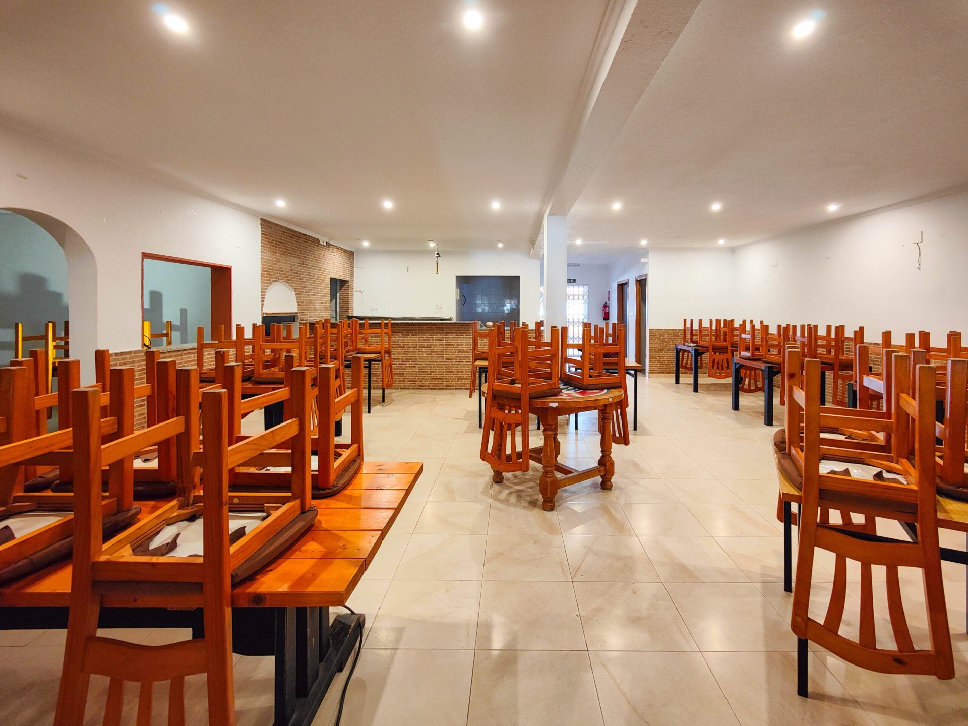 Liikekiinteistö Torrevieja, Alicante, Espanja 6 makuuhuonetta, 270 m2 No. 151829