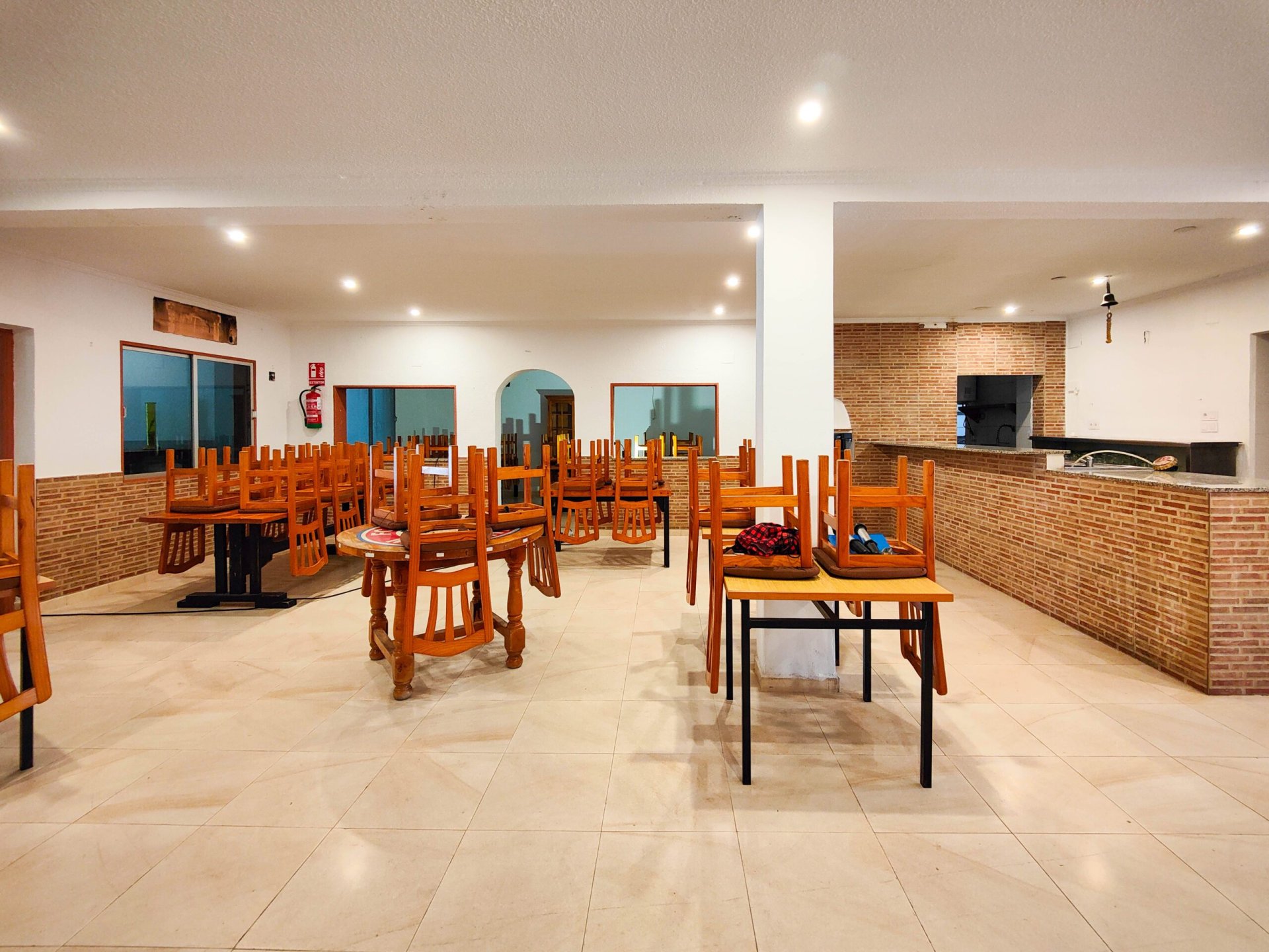 Liikekiinteistö Torrevieja, Alicante, Espanja 6 makuuhuonetta, 270 m2 No. 151829