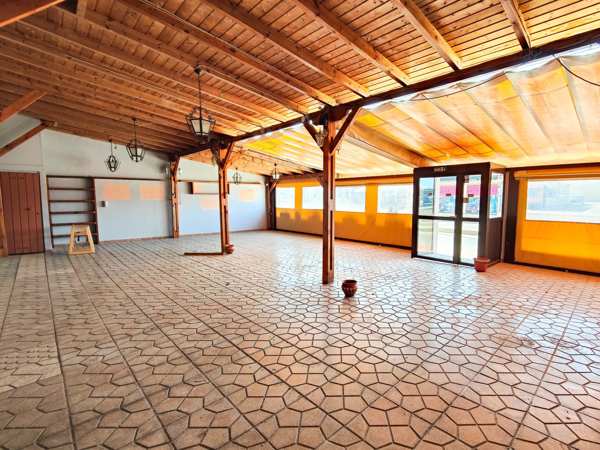 Liikekiinteistö Torrevieja, Alicante, Espanja 6 makuuhuonetta, 270 m2 No. 151829