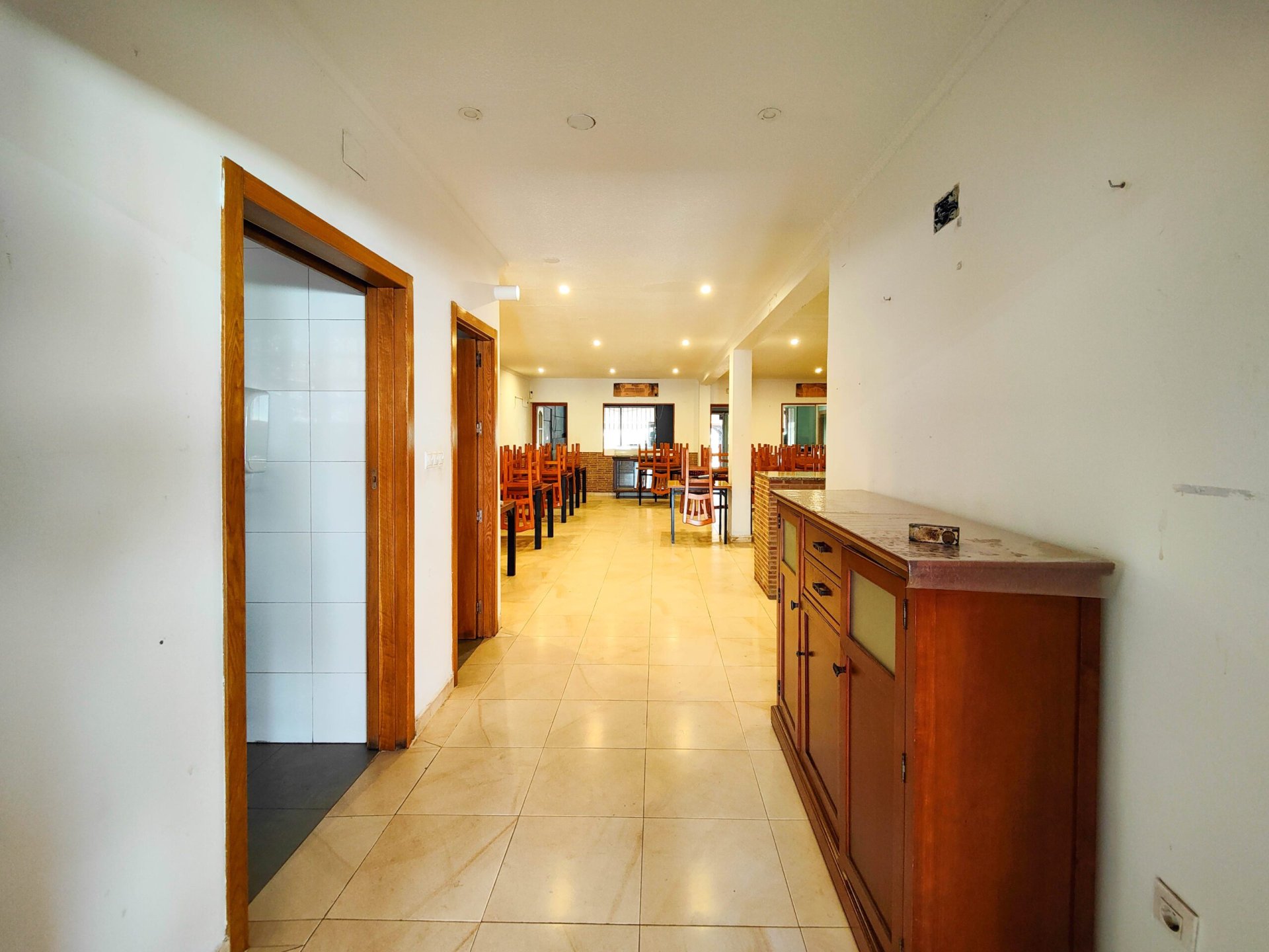Liikekiinteistö Torrevieja, Alicante, Espanja 6 makuuhuonetta, 270 m2 No. 151829