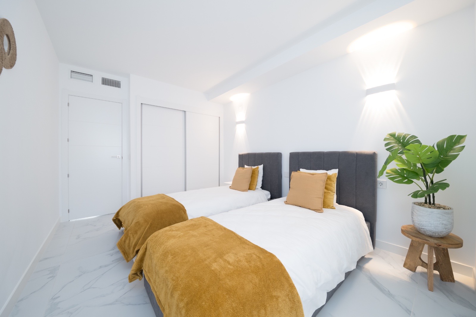 Apartamento en Torrevieja, Alicante, España 2 dormitorios, 90 m2 No. 190178
