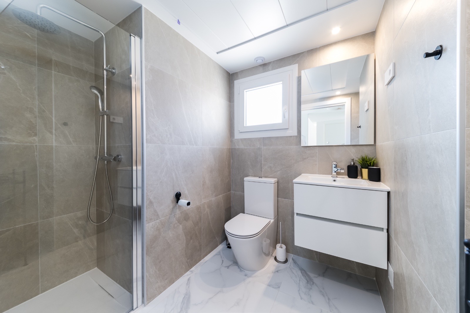 Apartamento en Torrevieja, Alicante, España 2 dormitorios, 90 m2 No. 190178