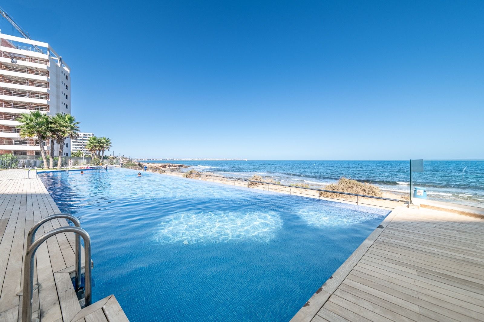 Apartamento en Torrevieja, Alicante, España 2 dormitorios, 90 m2 No. 190178