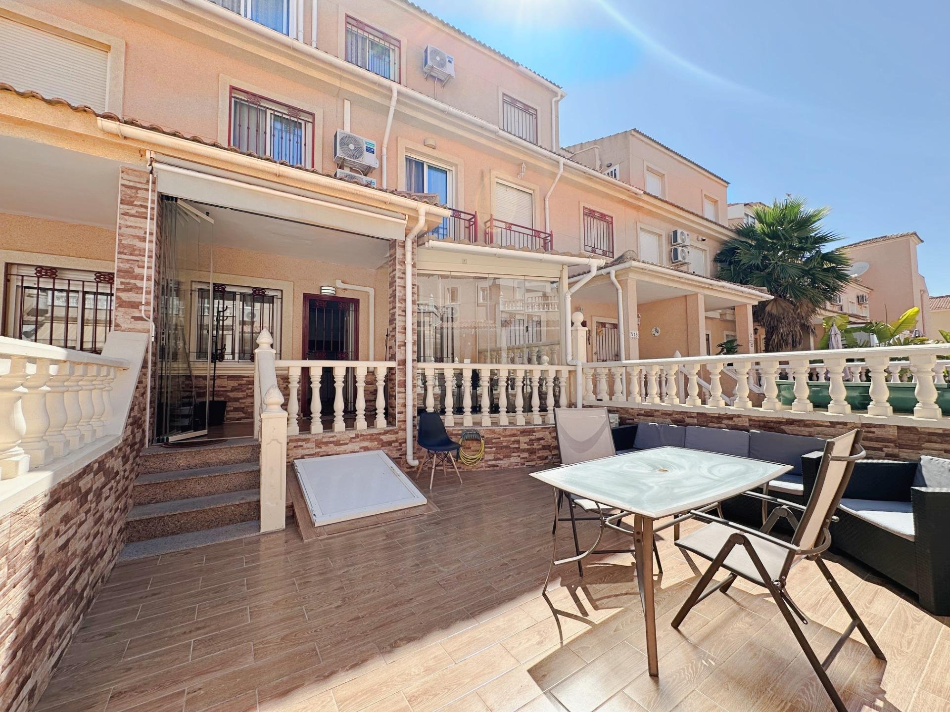 Casa adosada en La Zenia, Alicante, España 3 dormitorios, 110 m2 No. 190181