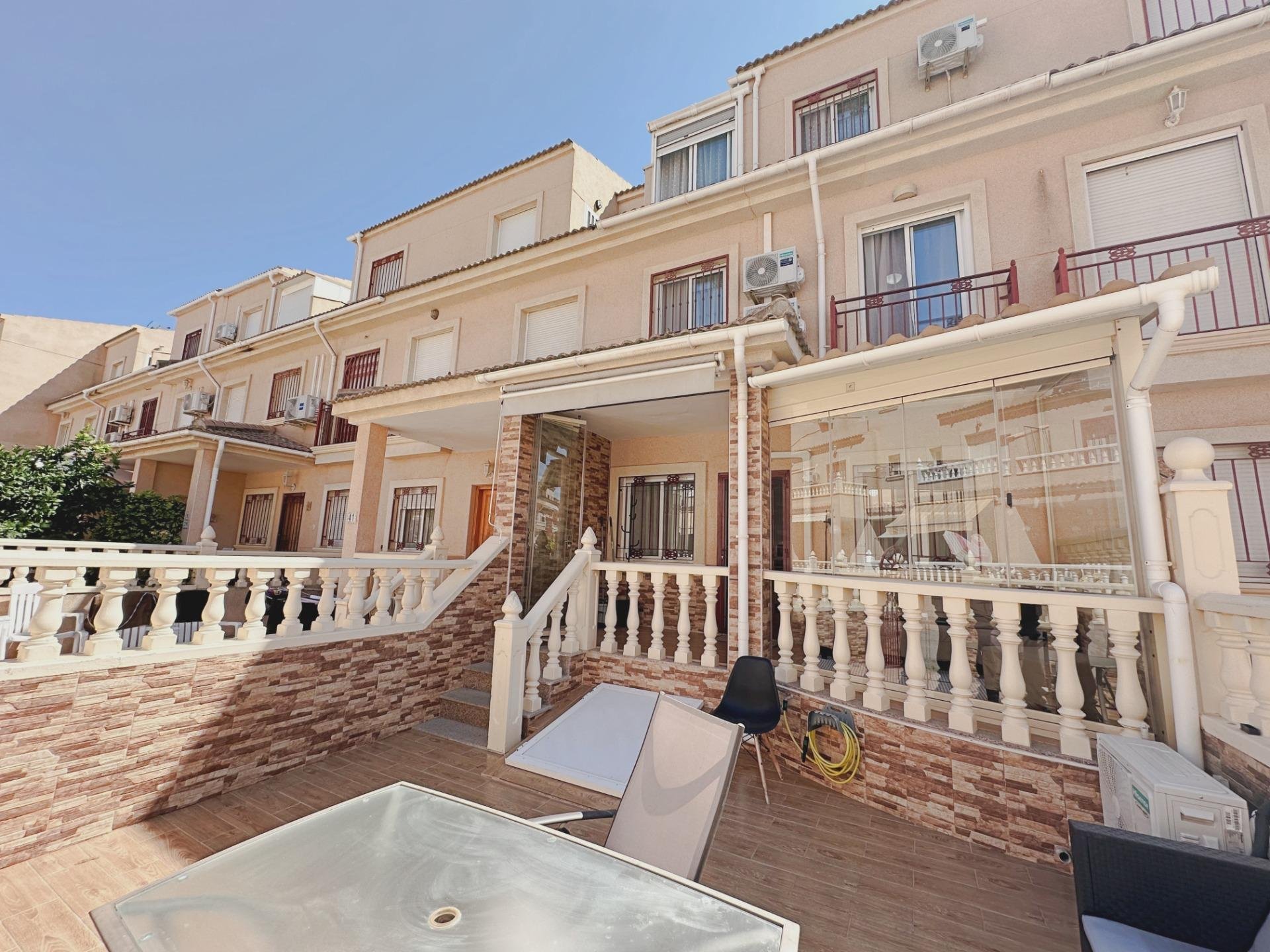 Casa adosada en La Zenia, Alicante, España 3 dormitorios, 110 m2 No. 190181