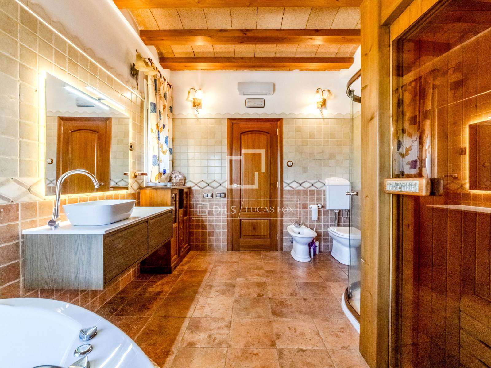 Villa in Sitges, Barcelona, Spain 5 bedrooms, 178 sq.m. No. 161411