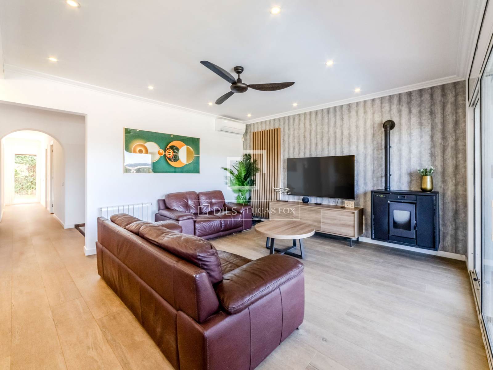 Villa in Sitges, Barcelona, Spain 5 bedrooms, 178 sq.m. No. 161411
