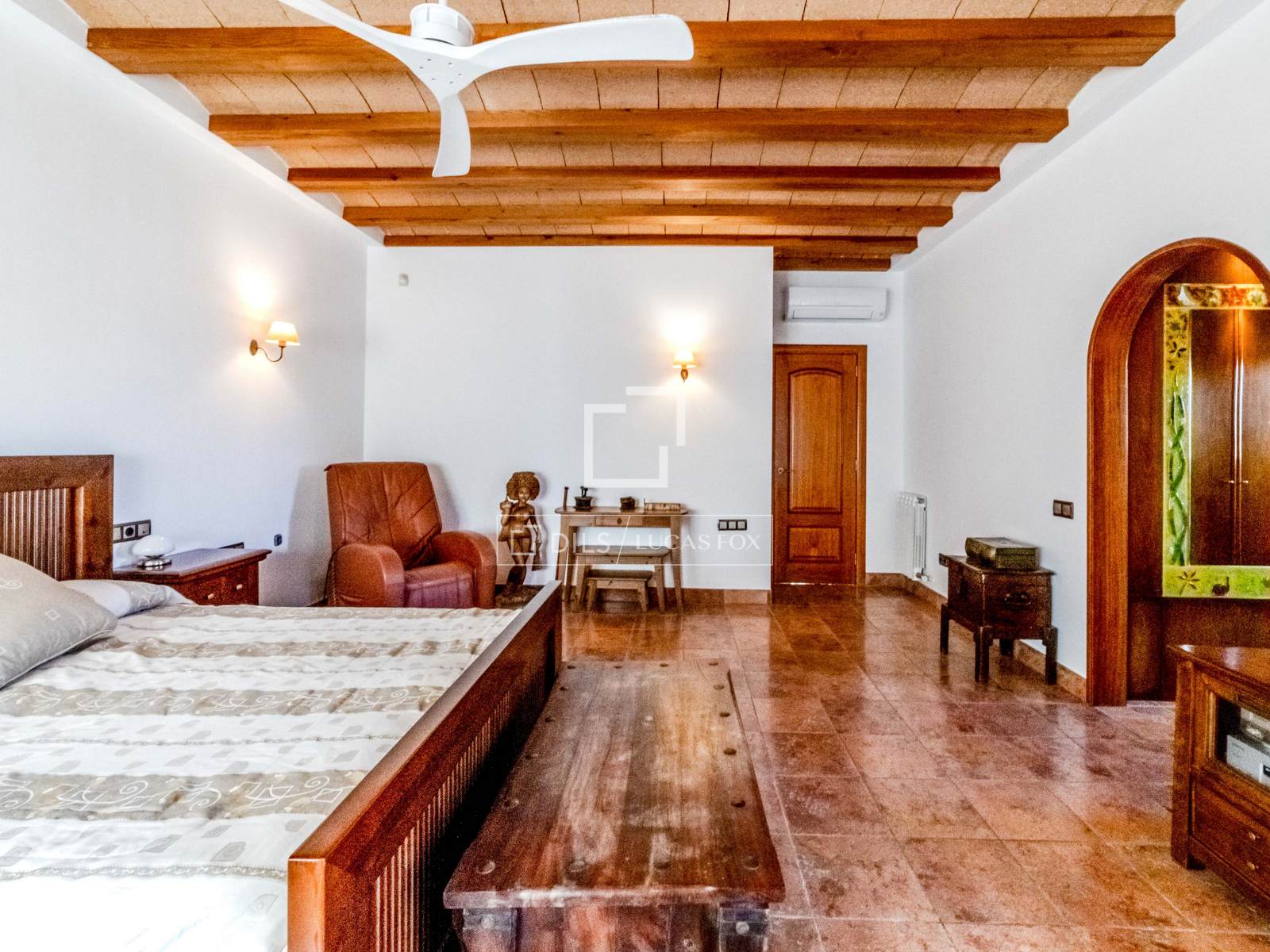 Villa in Sitges, Barcelona, Spain 5 bedrooms, 178 sq.m. No. 161411