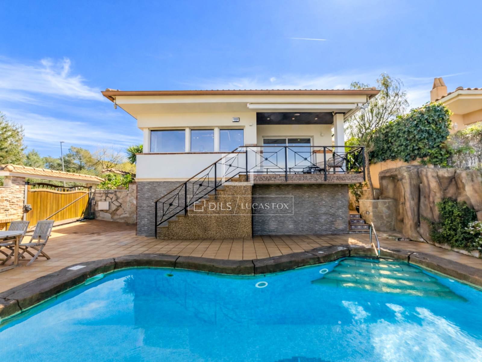 Villa in Sitges, Barcelona, Spain 5 bedrooms, 178 sq.m. No. 161411