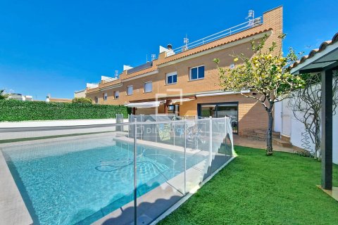 Villa a Vilanova i la Geltru, Barcelona, Spagna 4 camere da letto, 201 mq. N° 161410