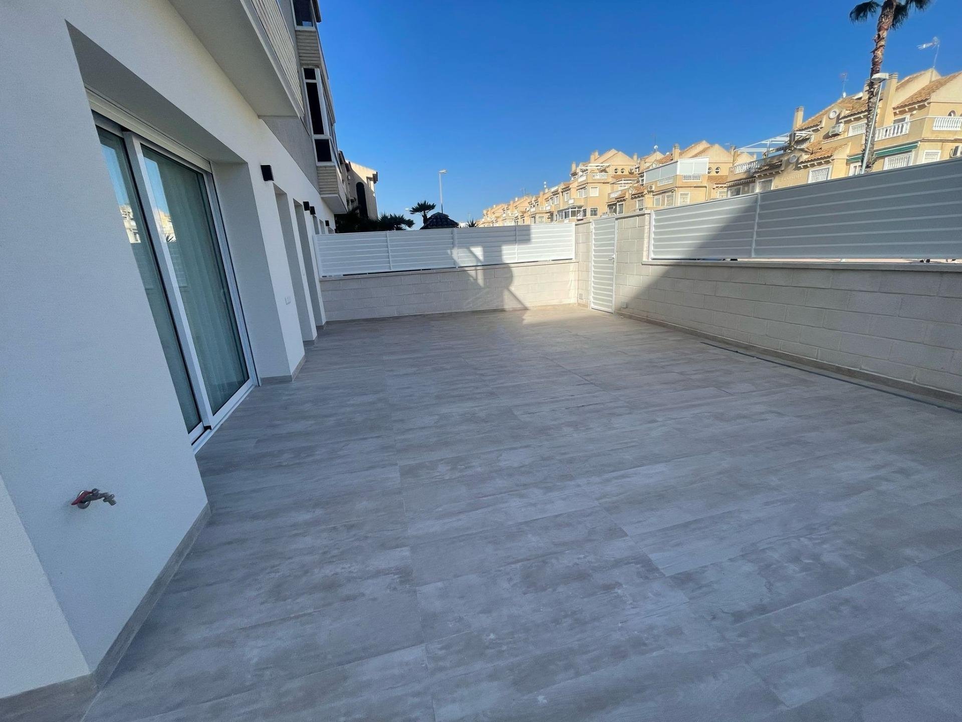 Apartment in Torrevieja, Alicante, Spain 3 bedrooms, 110 sq.m. No. 139465