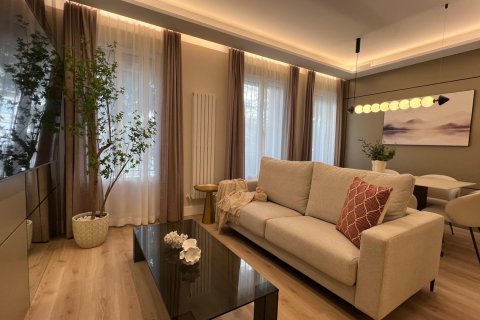 Apartment in Madrid, Spain 2 bedrooms, 106 sq.m. No. 165735