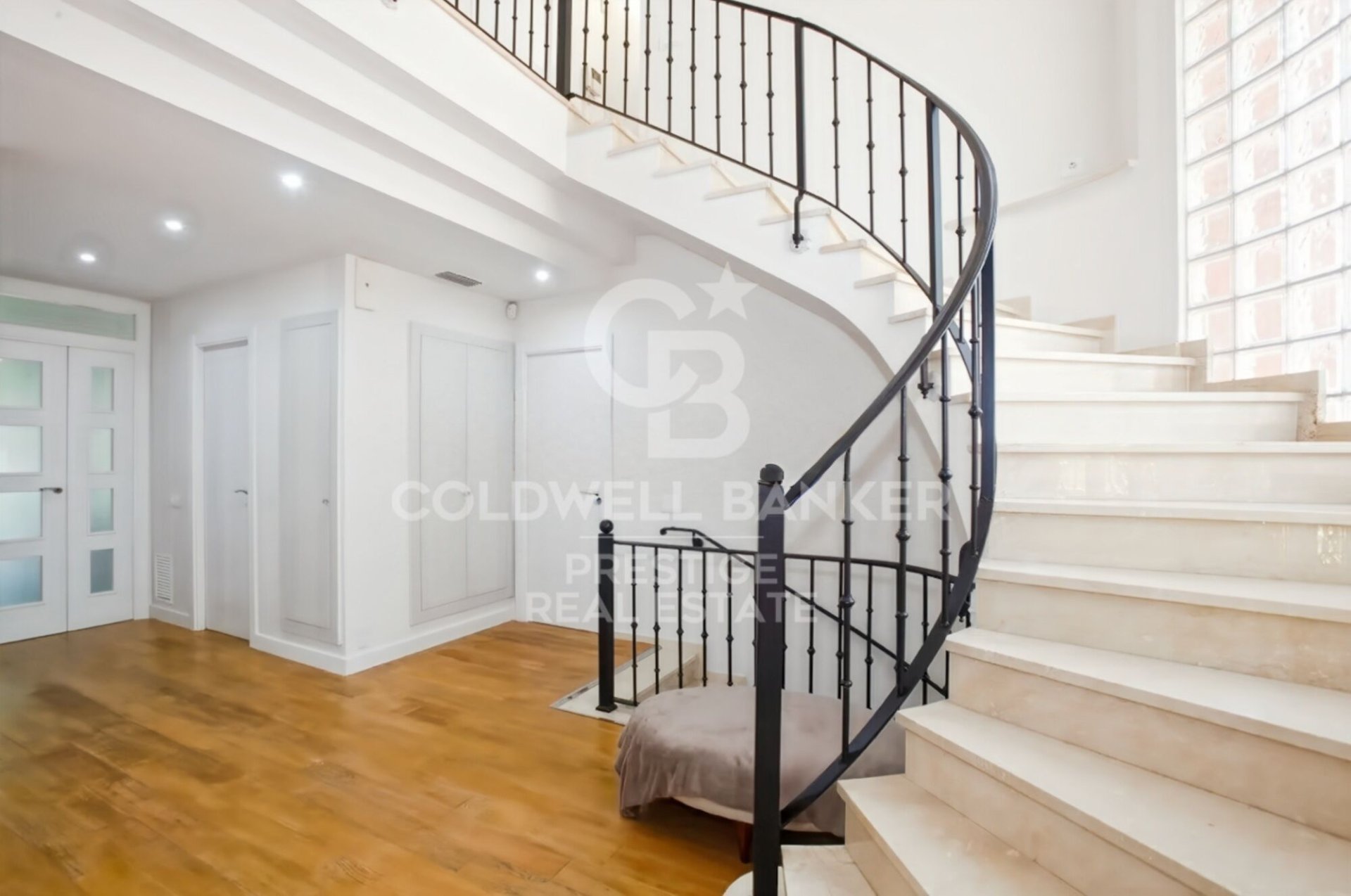 House à Gava, Barcelona, Espagne 6 chambres, 494 m2 No. 157665