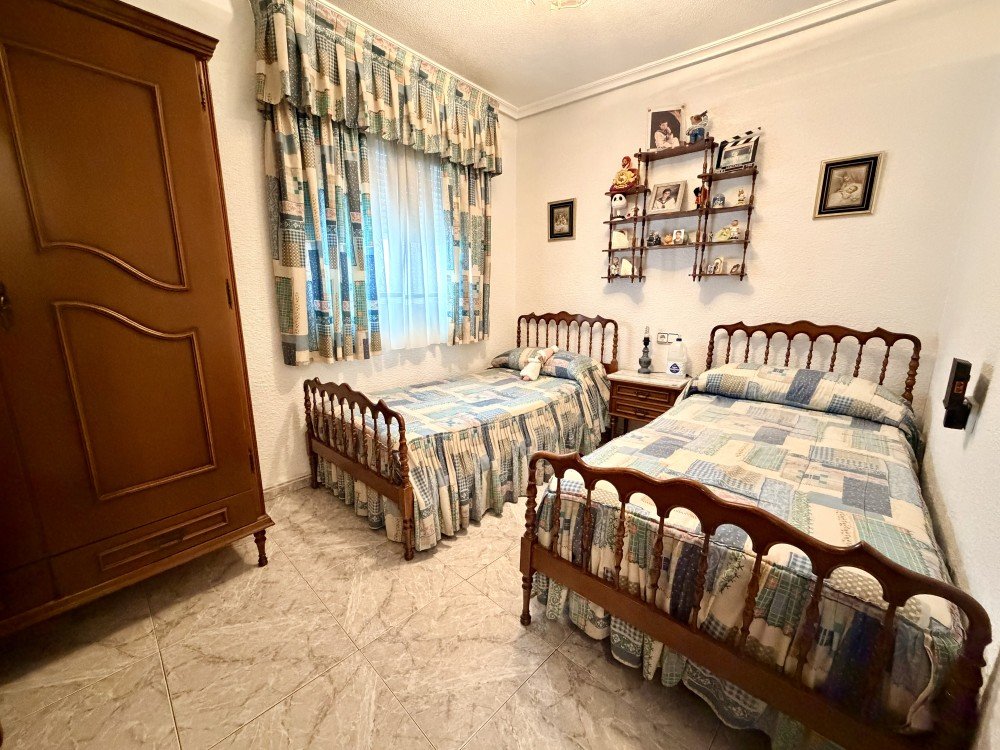 Apartamento en Torrevieja, Alicante, España 6 dormitorios, 195 m2 No. 189233