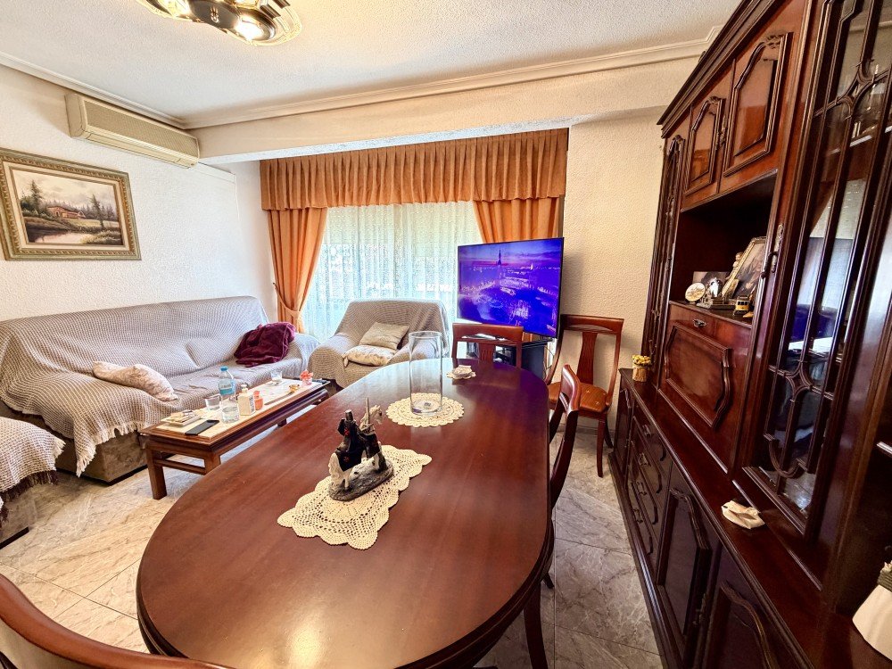 Apartamento en Torrevieja, Alicante, España 6 dormitorios, 195 m2 No. 189233