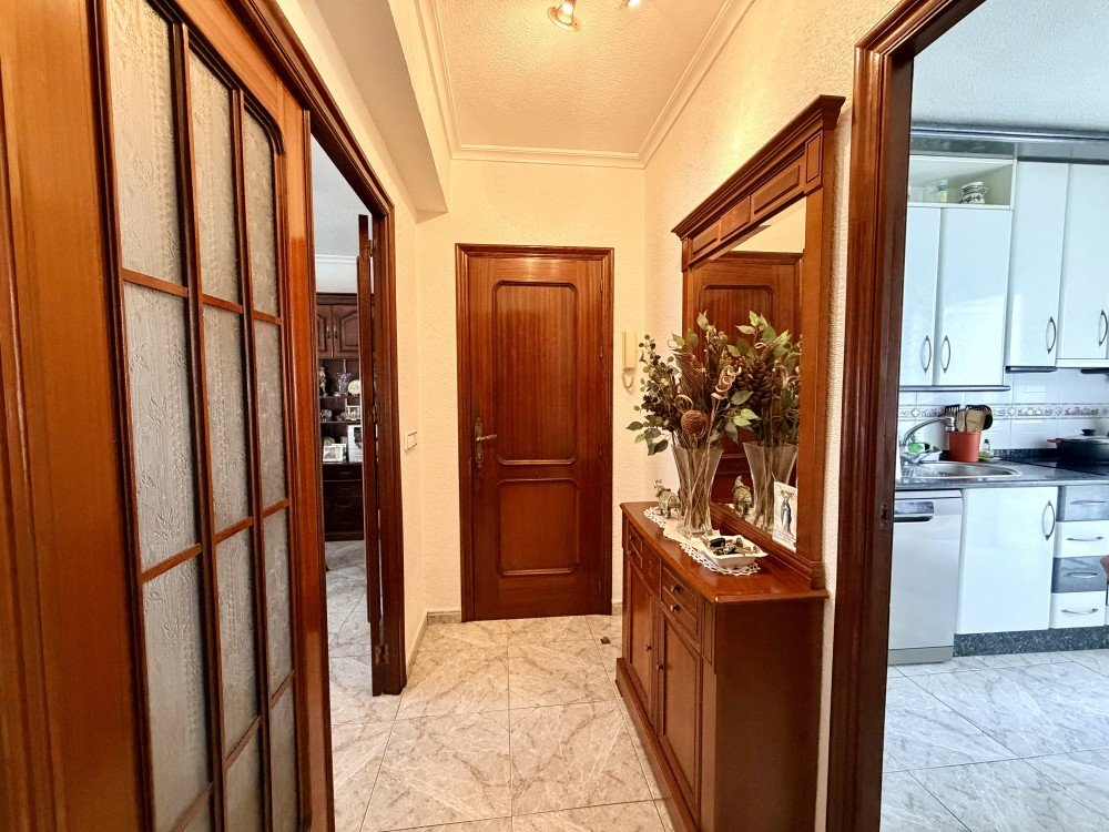 Apartamento en Torrevieja, Alicante, España 6 dormitorios, 195 m2 No. 189233