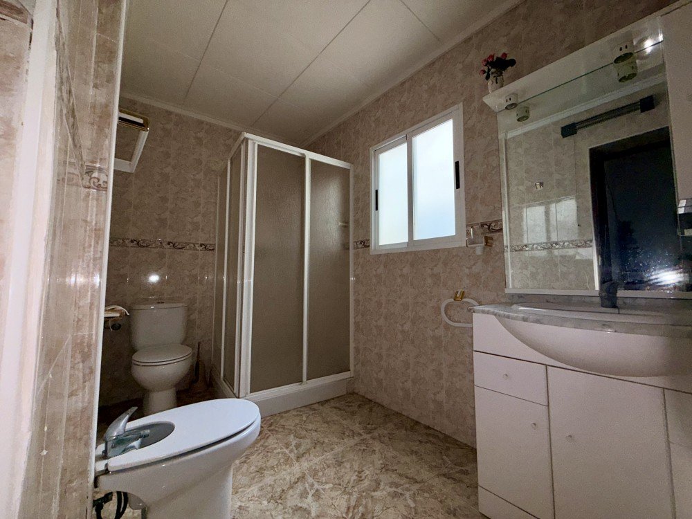 Apartamento en Torrevieja, Alicante, España 6 dormitorios, 195 m2 No. 189233