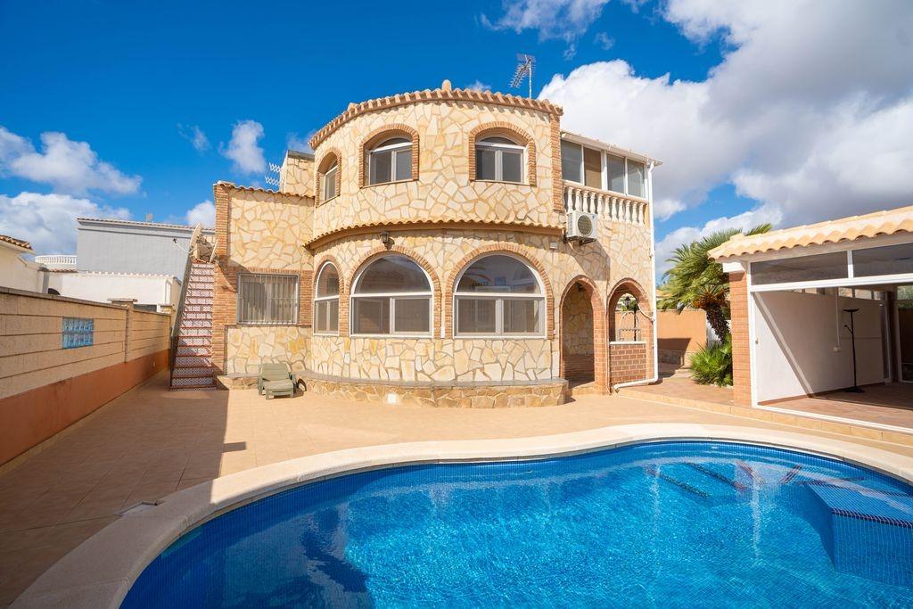 Villa in Alicante, Spain 4 bedrooms, 79 sq.m. No. 165707