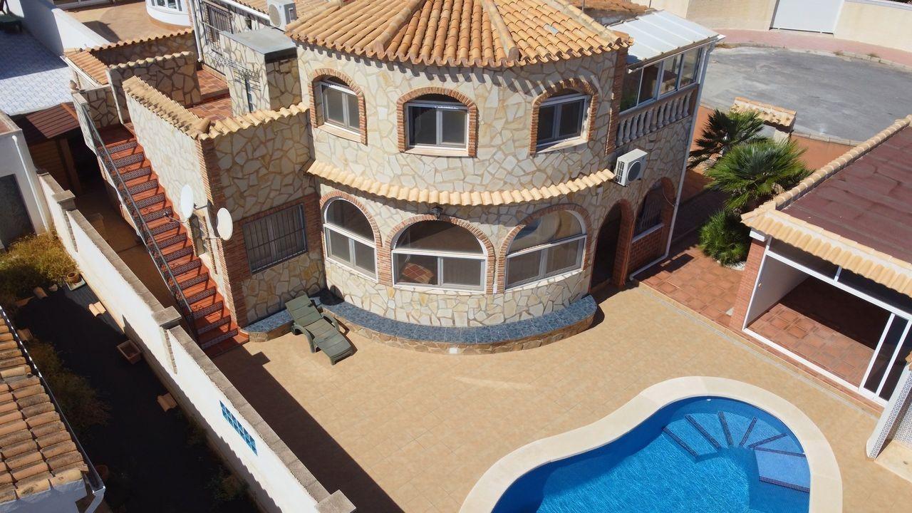 Villa in Alicante, Spain 4 bedrooms, 79 sq.m. No. 165707