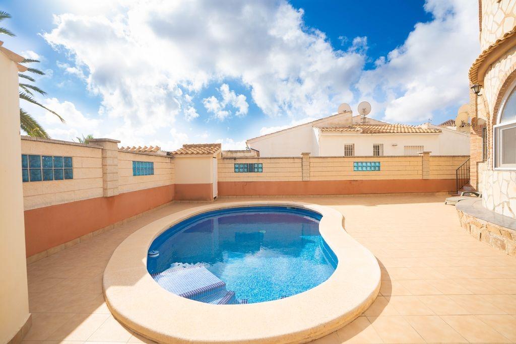 Villa in Alicante, Spain 4 bedrooms, 79 sq.m. No. 165707