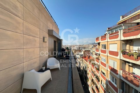 Takvåning i Barcelona, Spanien 3 sovrum, 112 kvm. Nr. 179005