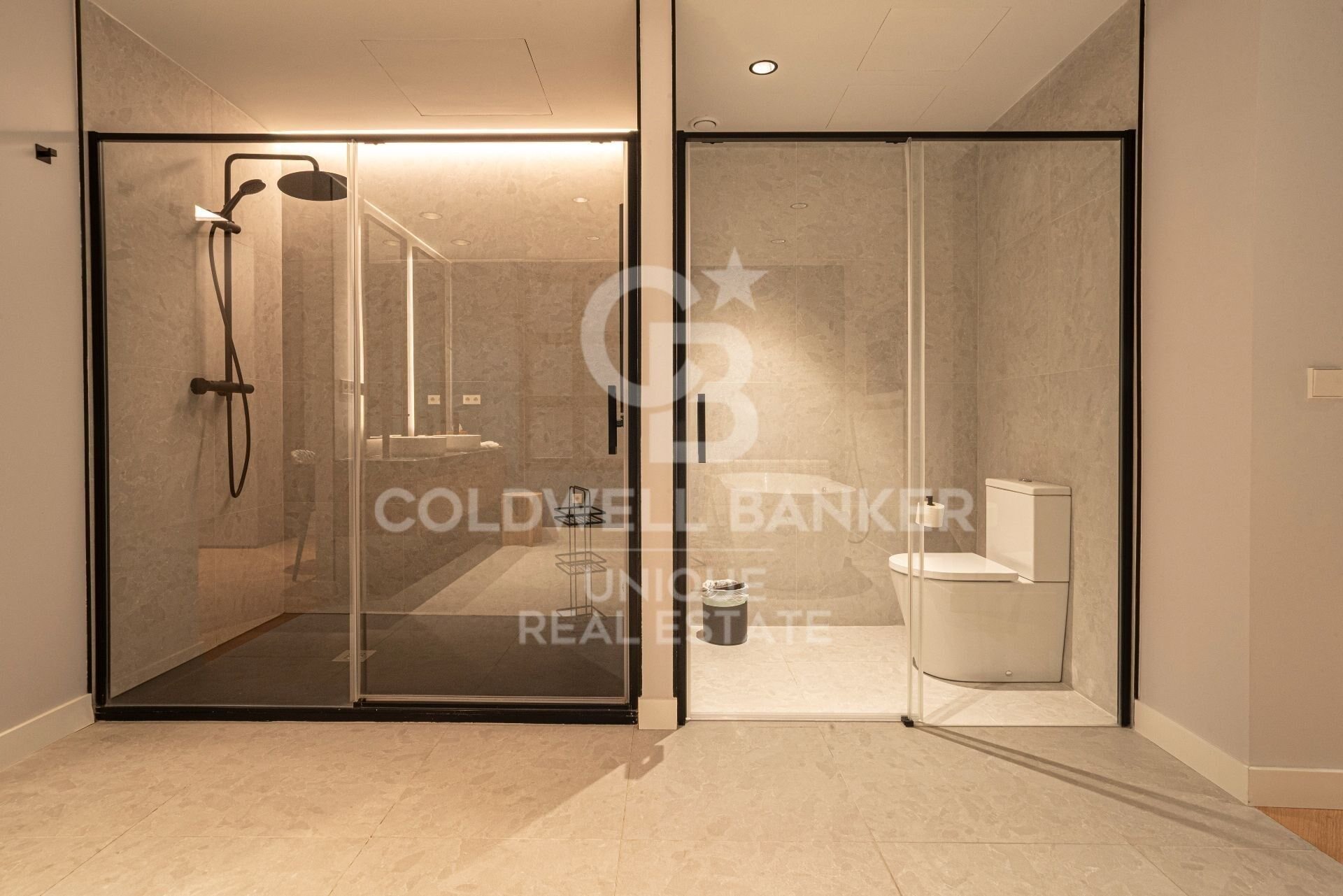 Apartment à Madrid, Espagne 3 chambres, 220 m2 No. 179001