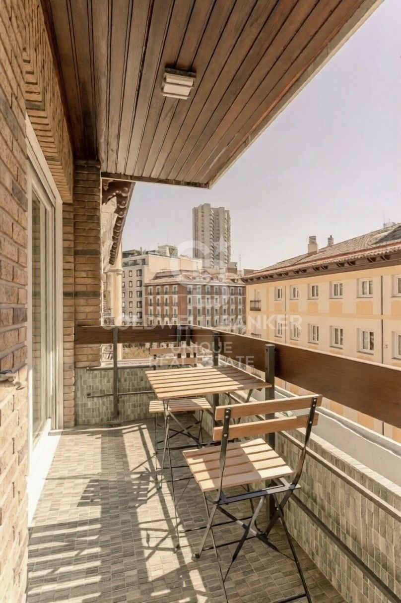Lägenhet i Madrid, Spanien 3 sovrum, 239 kvm. Nr. 179002