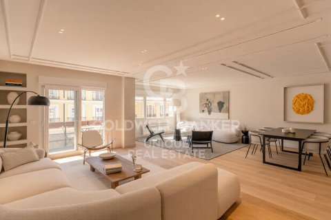 Apartament w Madrid, Hiszpania 3 sypialnie, 239 mkw. nr 179002