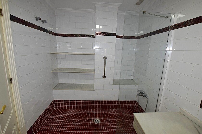 Huoneisto Torrevieja, Alicante, Espanja 4 makuuhuonetta, 250 m2 No. 103603