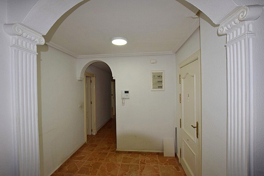 Huoneisto Torrevieja, Alicante, Espanja 4 makuuhuonetta, 250 m2 No. 103603