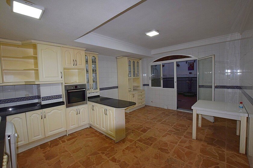 Huoneisto Torrevieja, Alicante, Espanja 4 makuuhuonetta, 250 m2 No. 103603