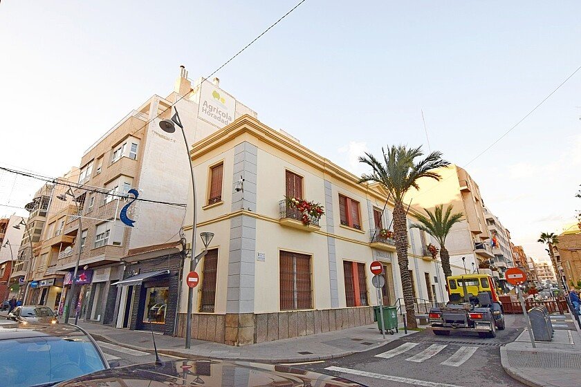 Huoneisto Torrevieja, Alicante, Espanja 4 makuuhuonetta, 250 m2 No. 103603