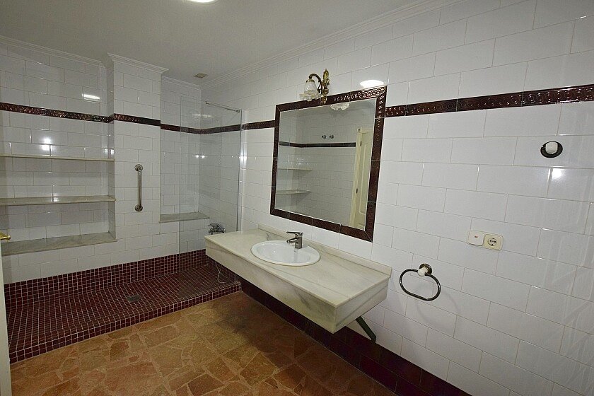 Huoneisto Torrevieja, Alicante, Espanja 4 makuuhuonetta, 250 m2 No. 103603