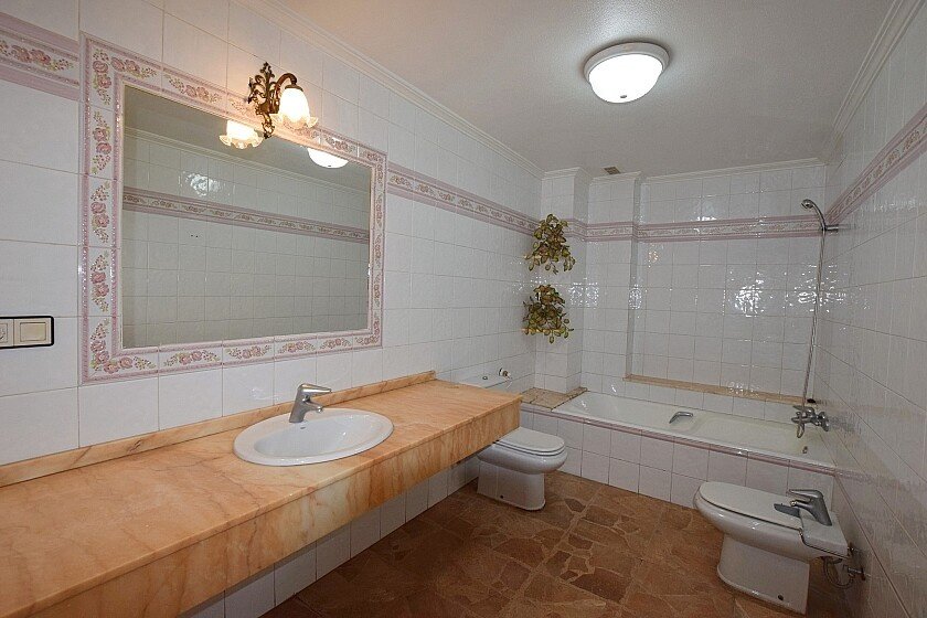 Huoneisto Torrevieja, Alicante, Espanja 4 makuuhuonetta, 250 m2 No. 103603