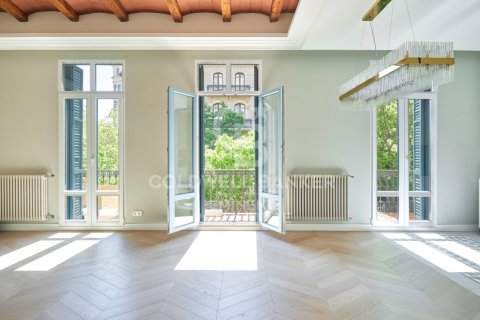 Apartment à Barcelona, Espagne 3 chambres, 124 m2 No. 160013